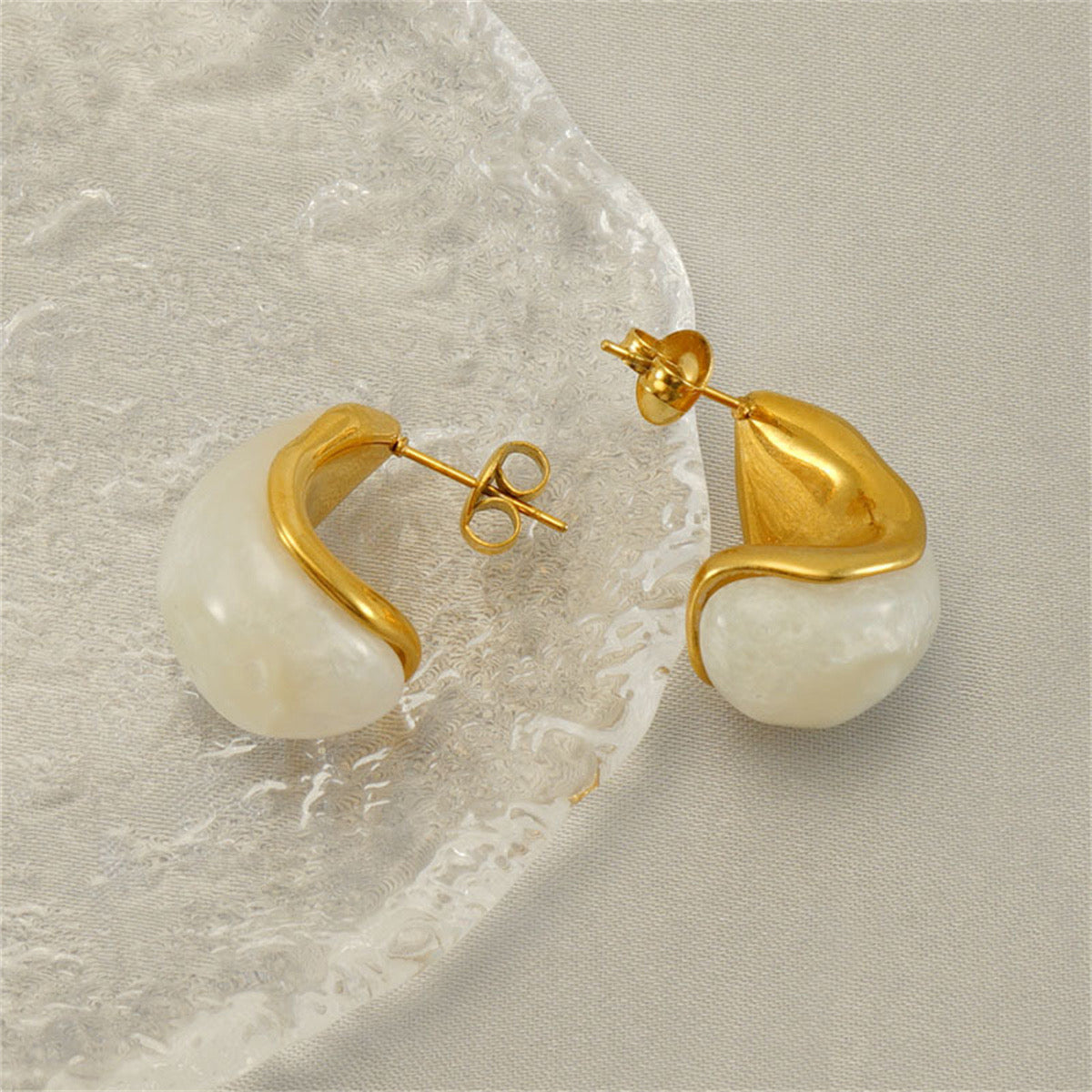 Pearl shell earrings