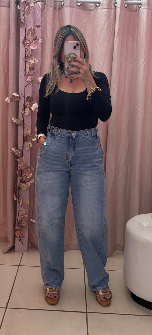 Viviana Barrel Vibrant Jeans